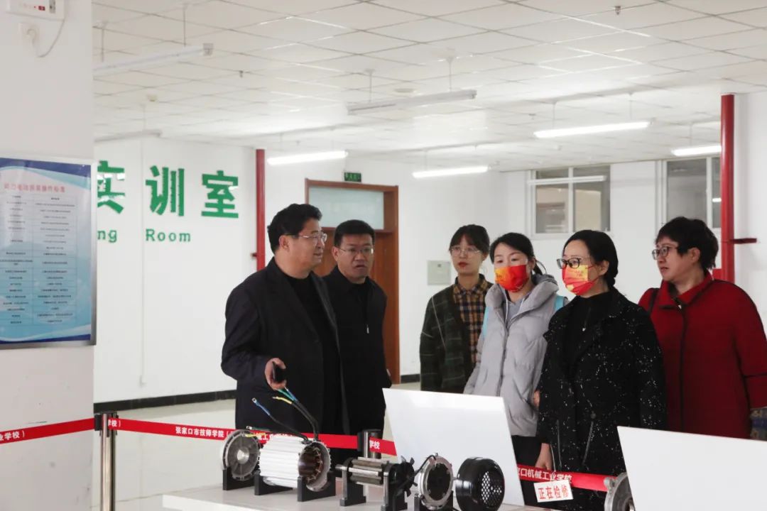 崇礼职教中心到我校开展教研交流活动